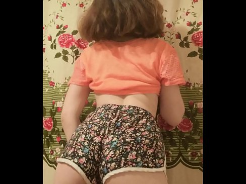 ❤️ Jeune fille sexy se déshabillant devant la caméra. ☑ Vidéo de baise at us