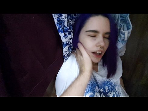 ❤️ J'ai trouvé ma soeur dans le placard et je l'ai aidée à jouir. ☑ Vidéo de baise at us